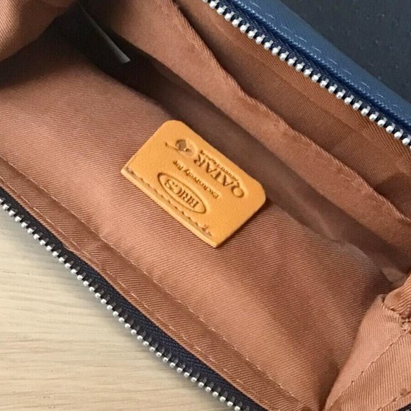 BRICS x Qatar Airlines Italian luxury luggage company/Washbag/makeup bag/unisex - Picture 2 of 6